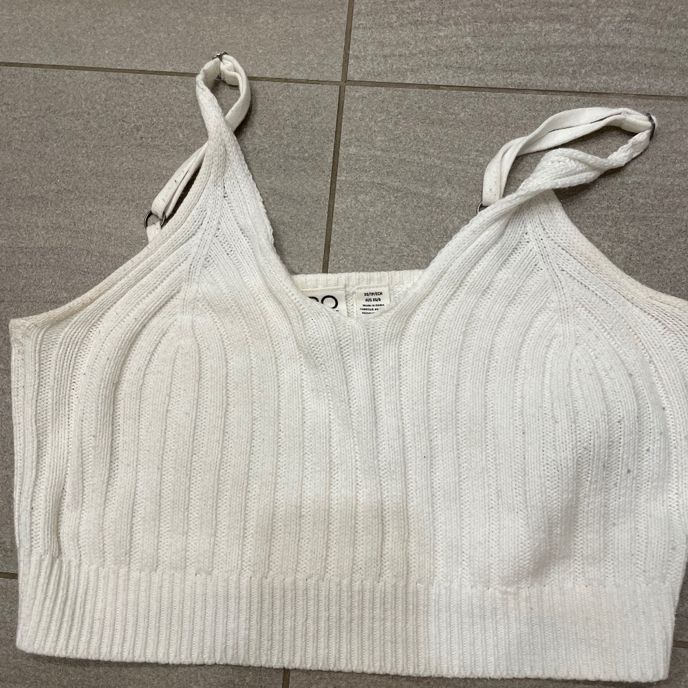 Roxy White Knit Cropped V-Neck Tank – Size XS/S, Great Condition